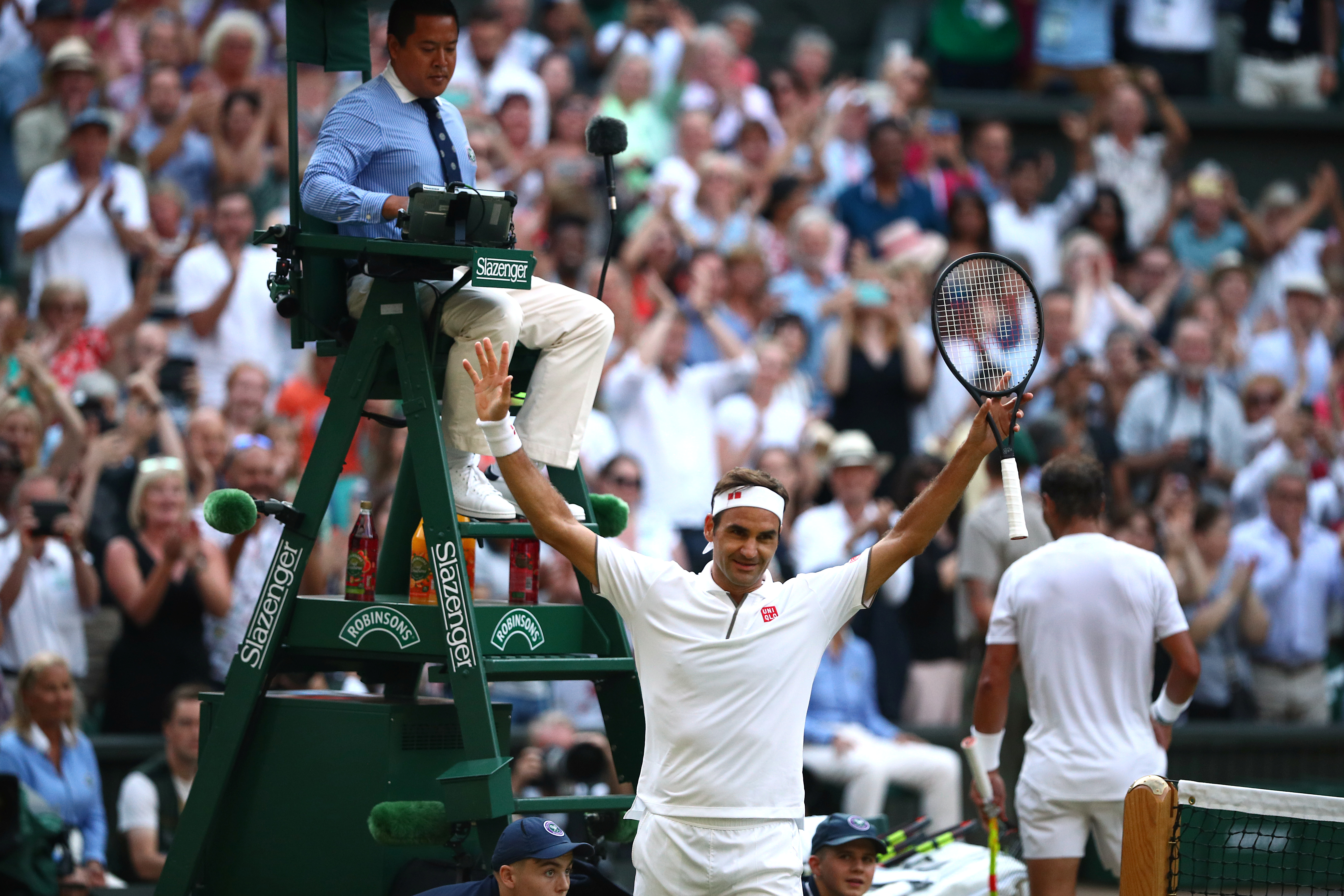 包含西班牙网球队强势英国网球队，费德勒统治全场的词条
