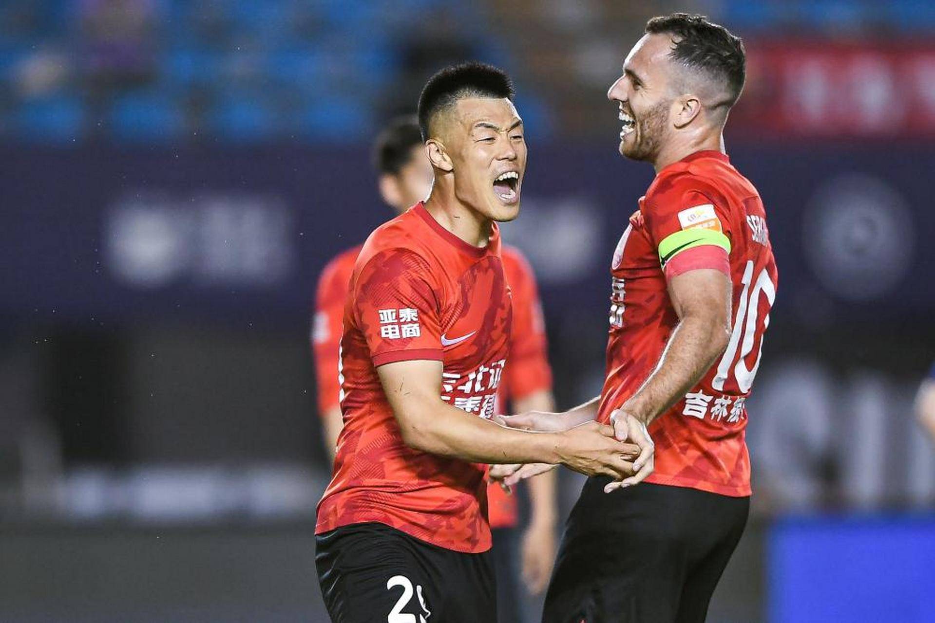 河北中国泰主场不敌长春亚泰，遭遇连败