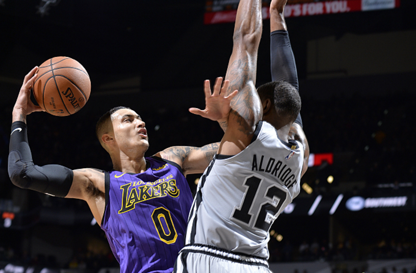 关于鹈鹕逆转篮网，凯尔·库兹马完成帽子戏法的信息