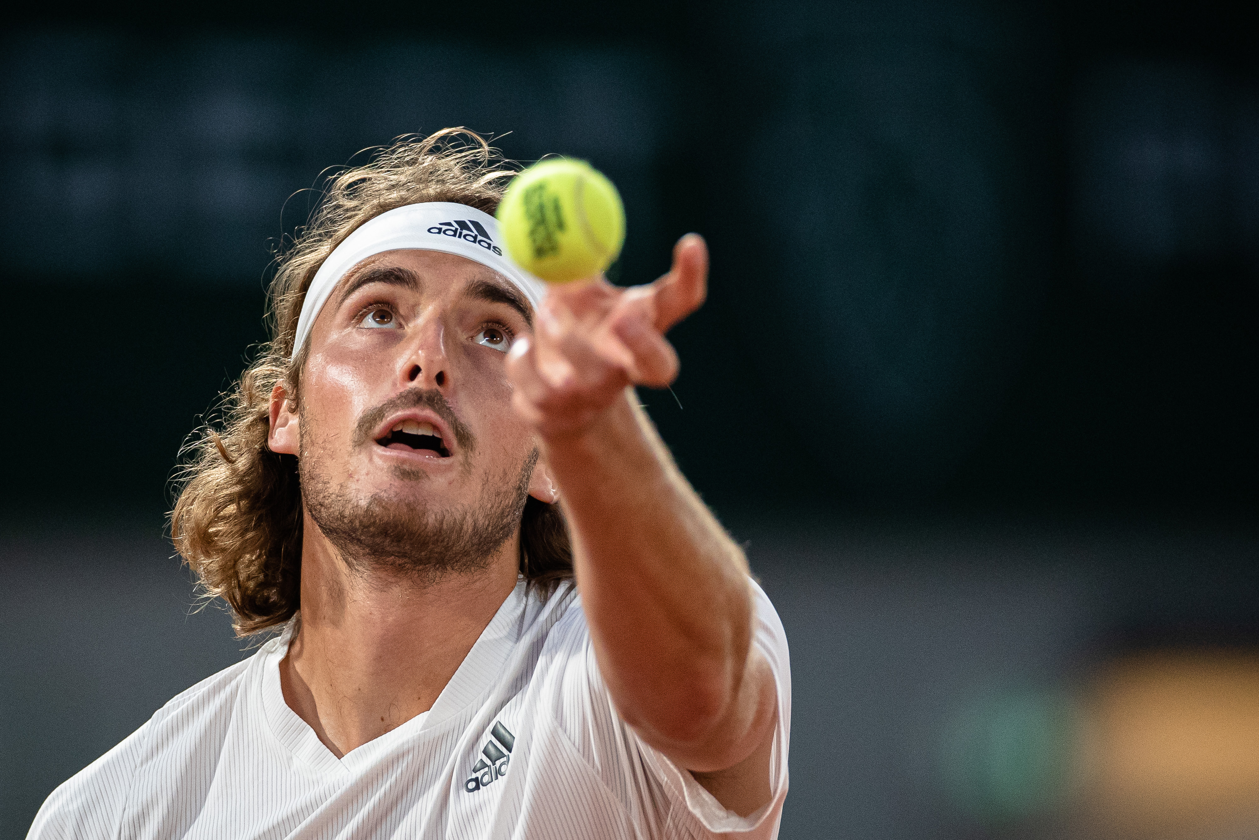 包含欧洲网球队爆冷英国网球队，西西帕斯三分雨点燃全场的词条