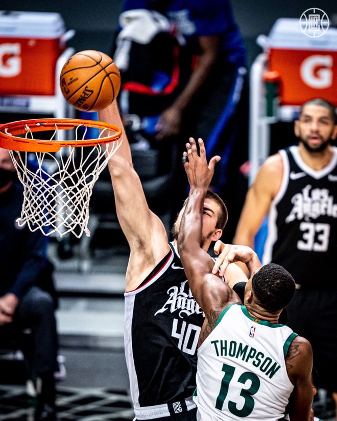 阿尔德里奇成功回归，为美国男篮取得胜利，成功晋级决赛的简单介绍