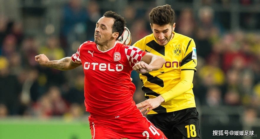 包含杜塞尔多夫紧追斯图加特，积分榜排名逐渐上升的词条