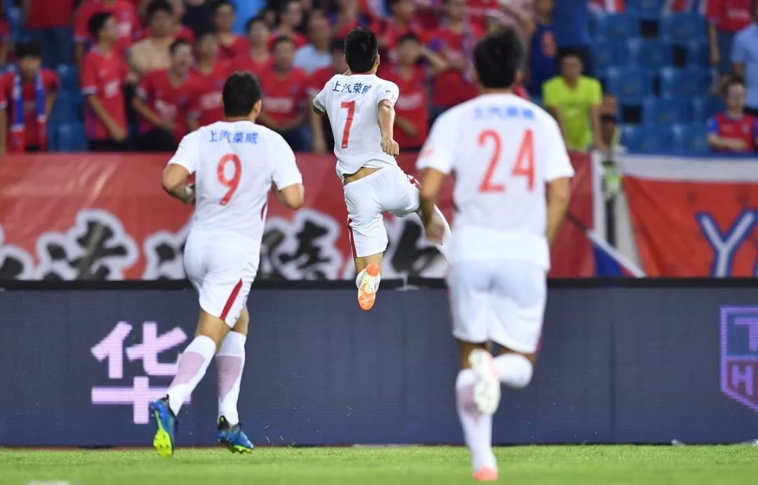 重庆斯威队员集体努力，冲击积分榜前列的简单介绍