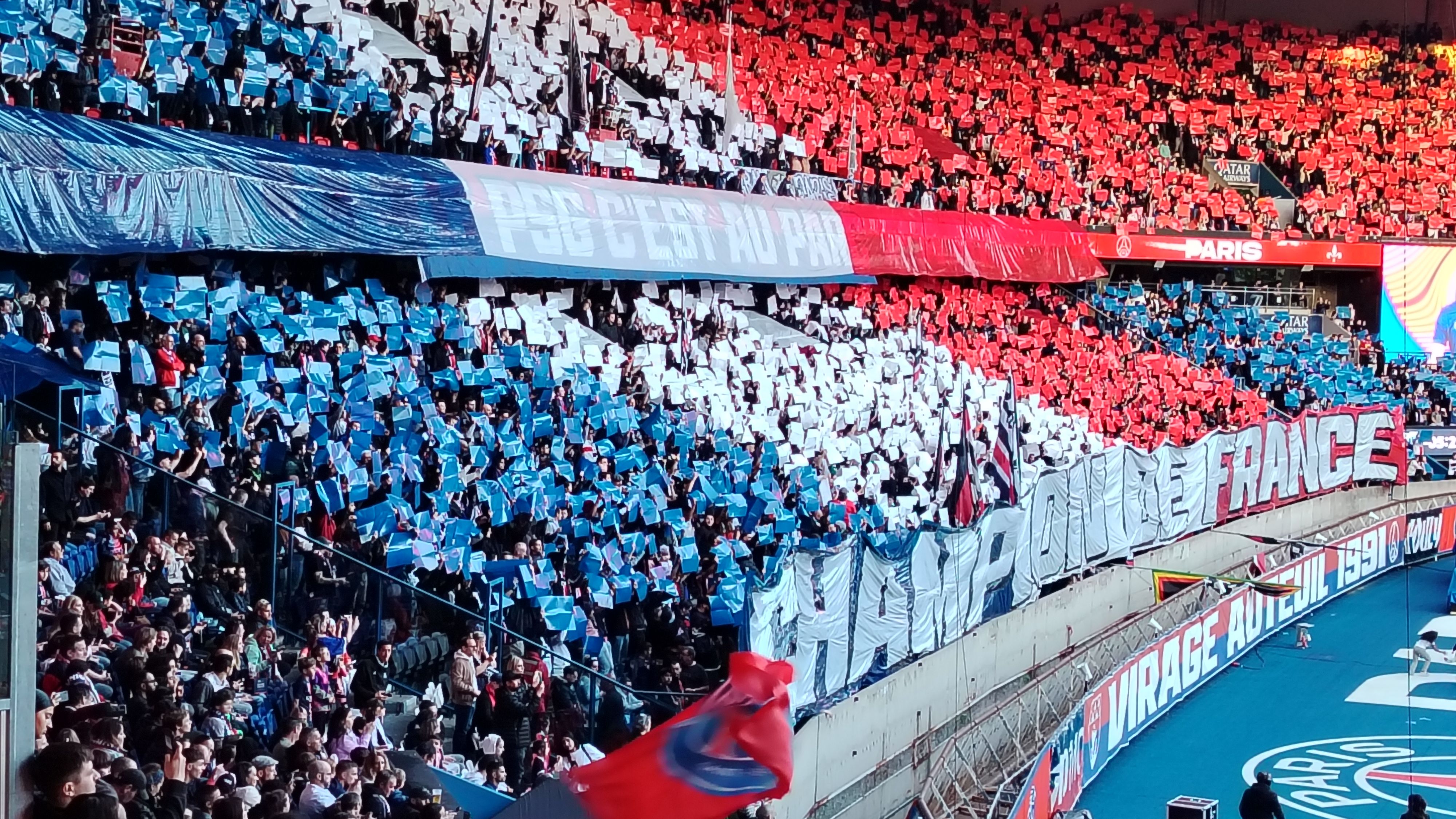 关于看球赛燃起激情，球迷狂欢热血沸腾的信息