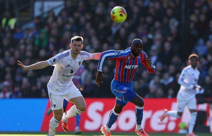 范伦从米尼奥脚下斩获单刀，曼联客场不败莱斯特的简单介绍