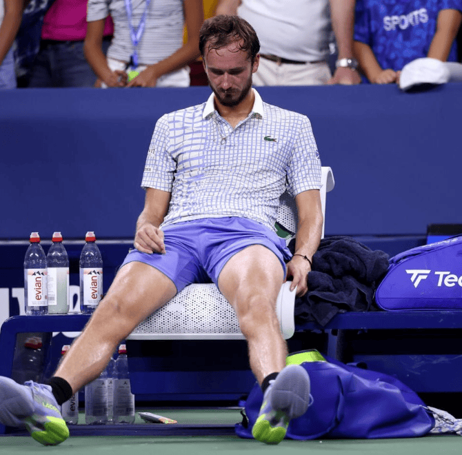 戴维斯杯翻盘年终总决赛，梅德韦杰夫刷新纪录的简单介绍