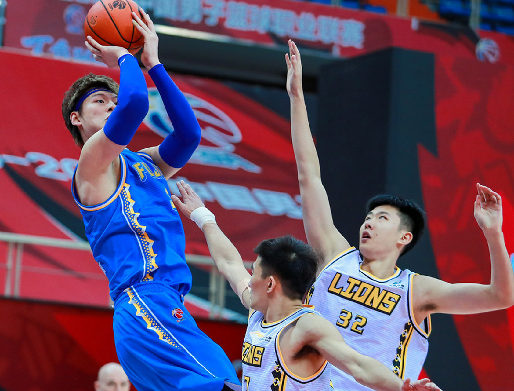 新加坡队触底反弹，全力拼搏的简单介绍