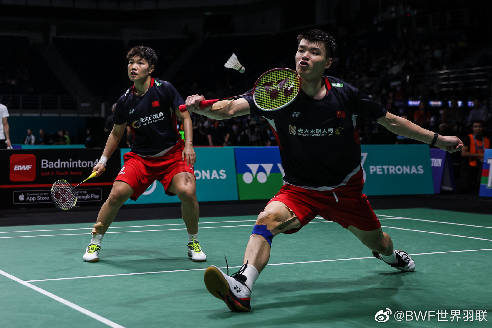 德国队横扫丹麦队，黄鸭组合带队取胜