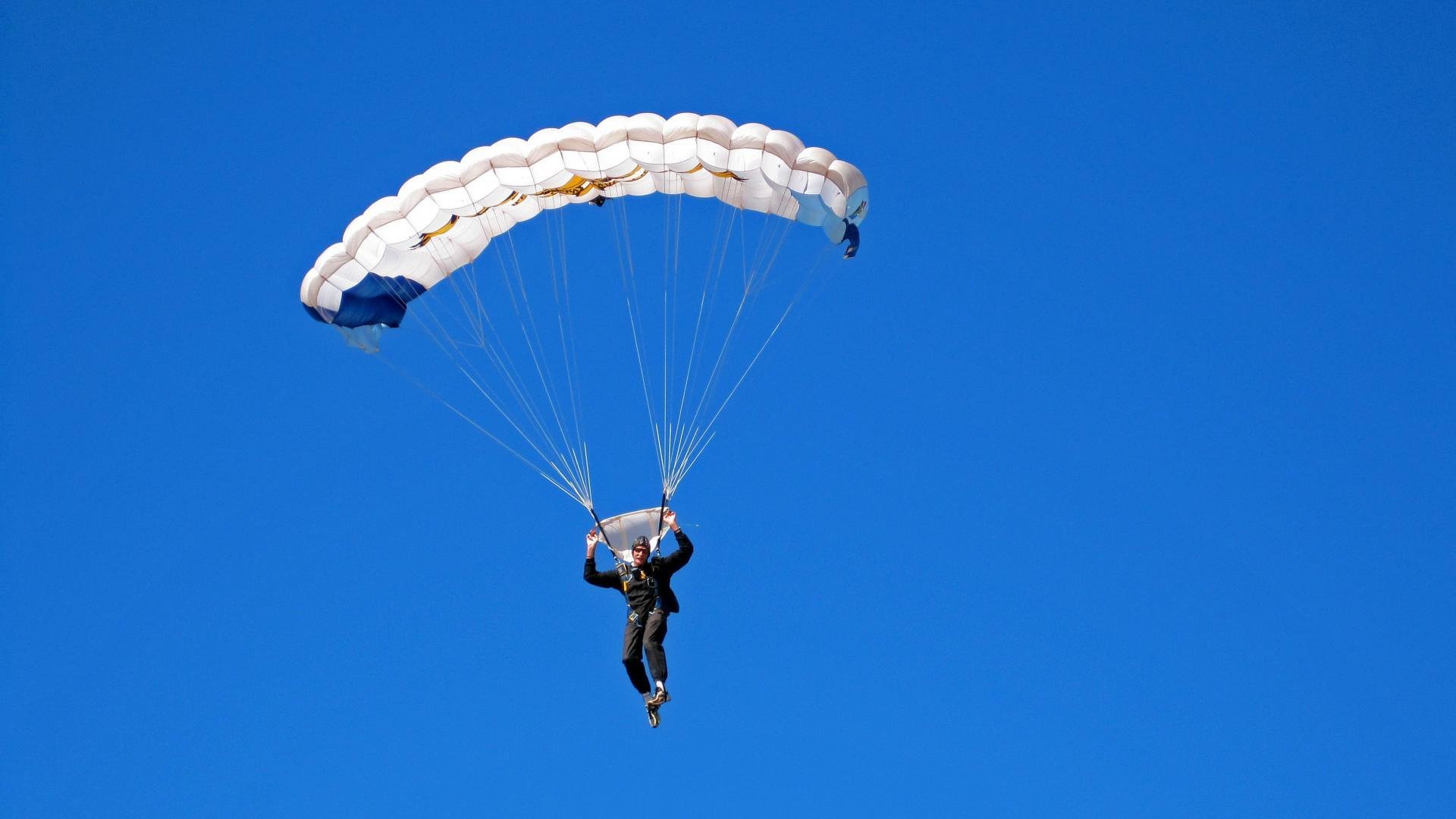 南半球的铁幕，当斯通斯的统治力粉碎了皇家社会的最后幻想