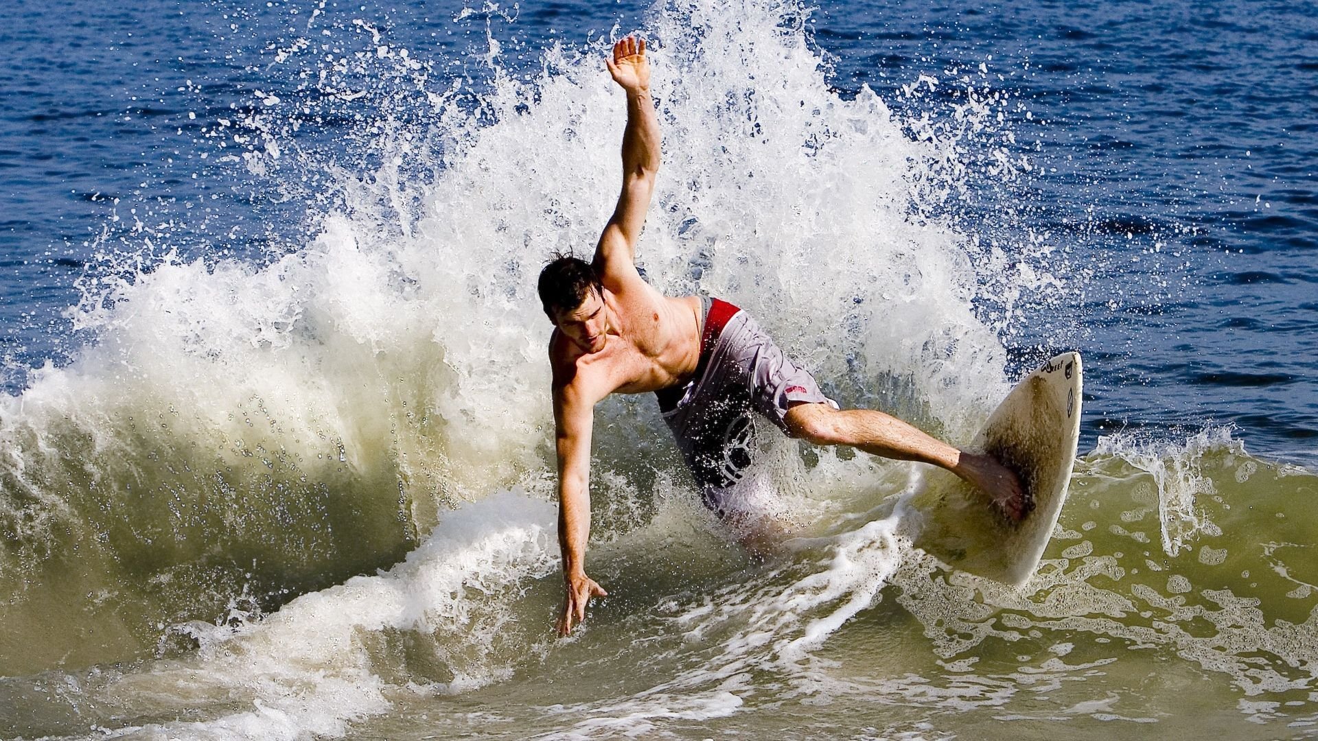 西甲国家德比之夜，范弗利特关键进球定乾坤