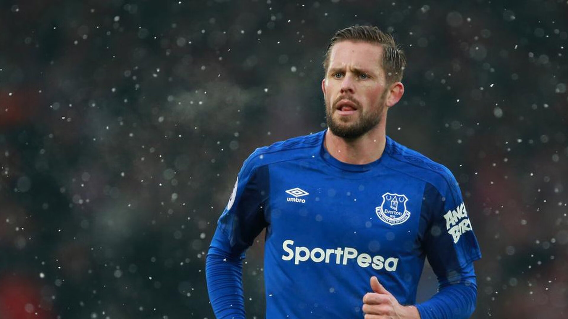 舞台越大，霍勒迪越强！骑士窒息式连续得分狂潮彻底压制热火